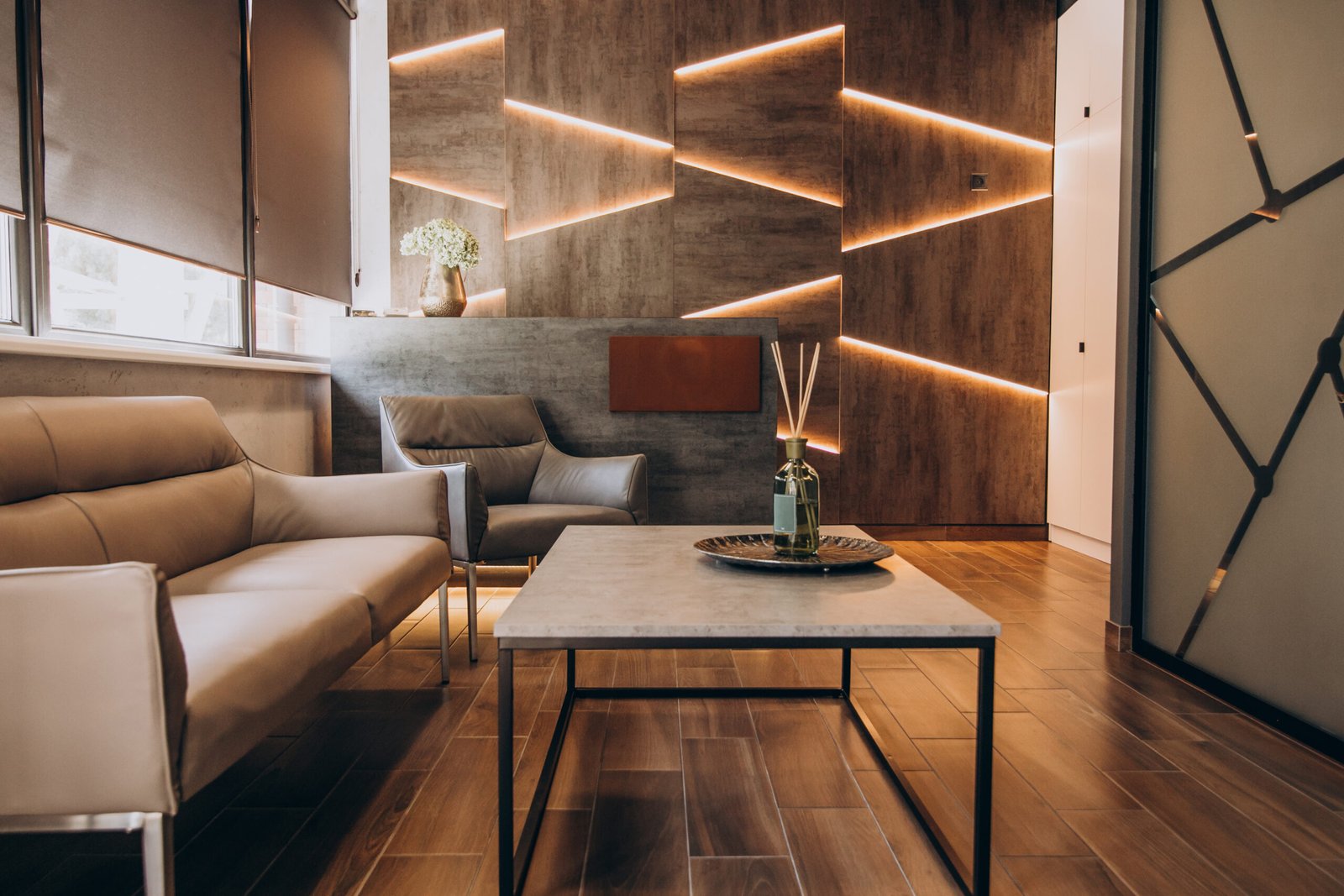 Empty flat interrior with elements of decoration Empty flat interrior with elements of decoration